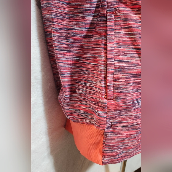 Lululemon reversible jacket.  Floral/stripes.  Size 6 - Picture 9 of 17